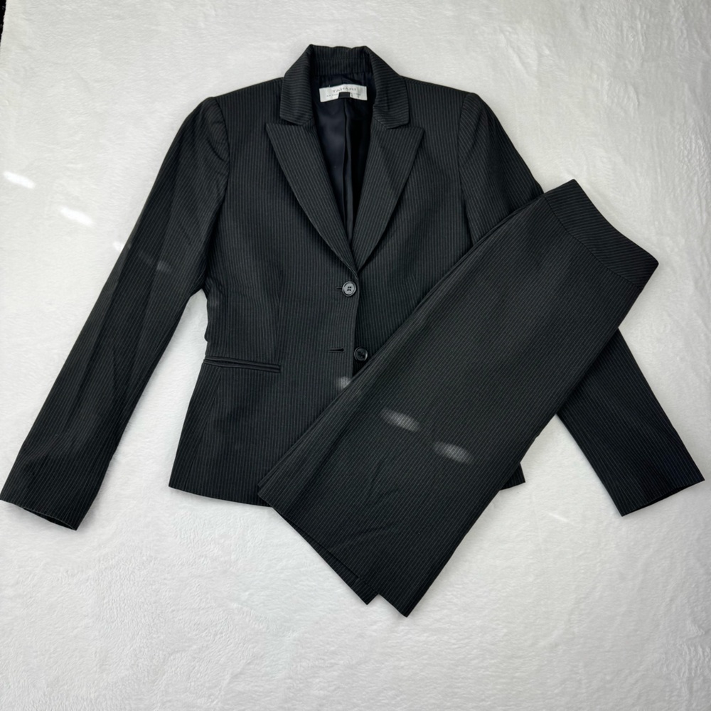Tahari Arthur S. Levine 2 piece Skirt Suit. Gray pinstripes. Size 2.